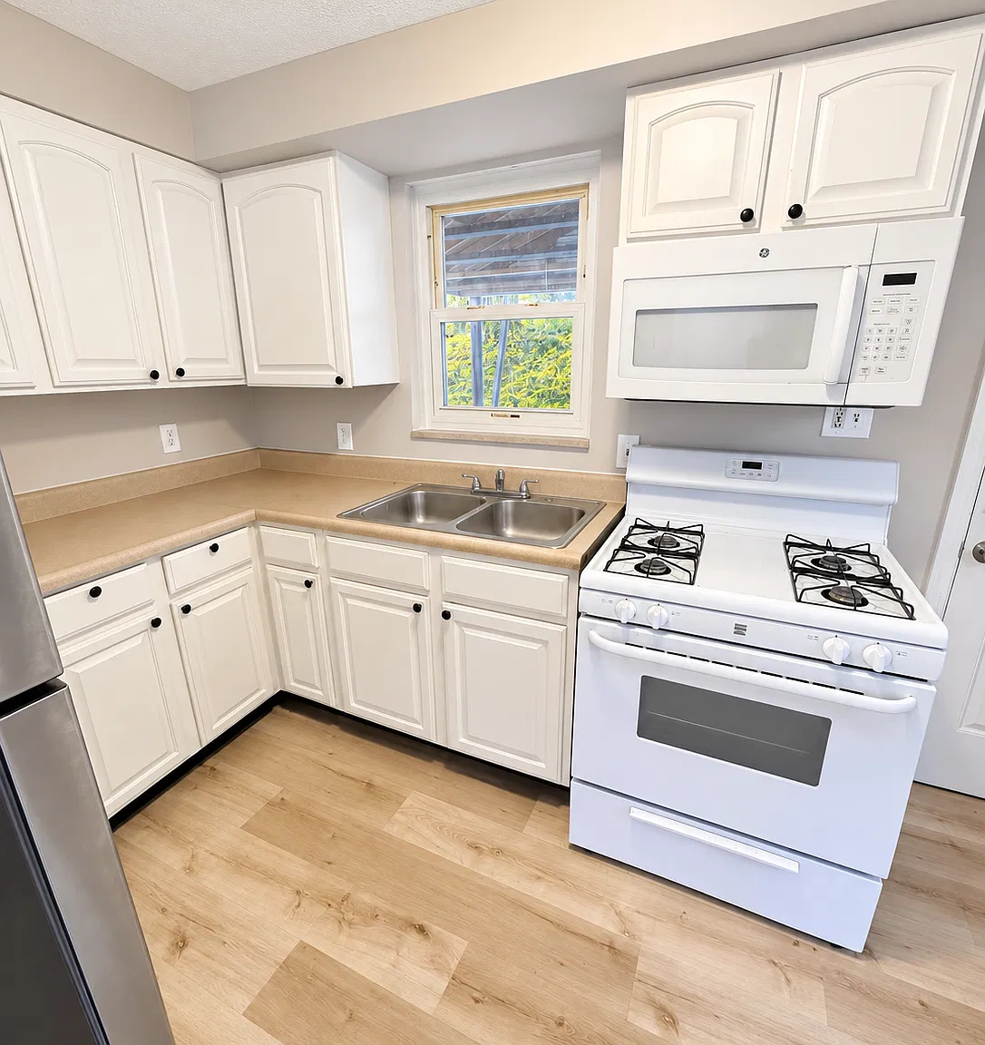 3 bed, 957 sqft, $1,449 — Photo 2