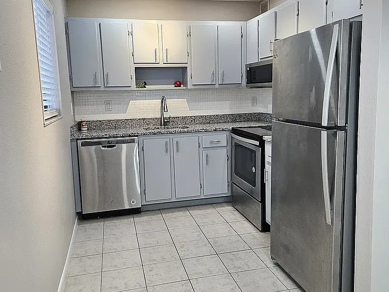 3300 Fox Chase Cir N #215 — Photo 6