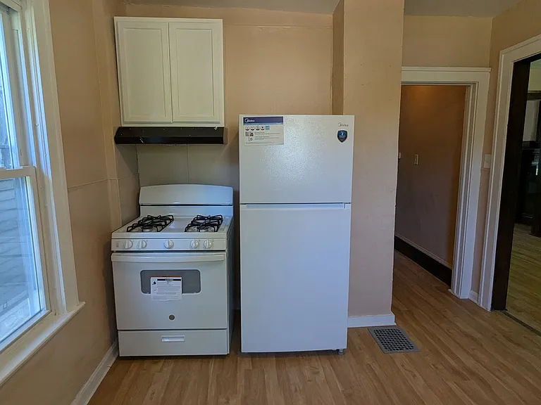 443 W Thornton St — Photo 13
