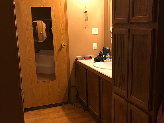4th image of 210 Village Circle Dr