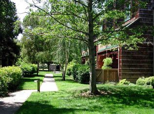 8 Cove Ln, Redwood City, CA 94065