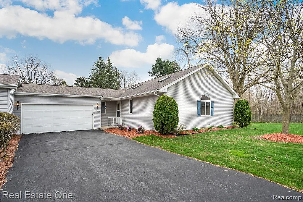 11715 Hawthorne Glen Dr photo 1