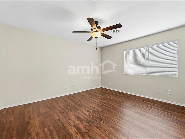 2015 E Daley Ln — Photo 8