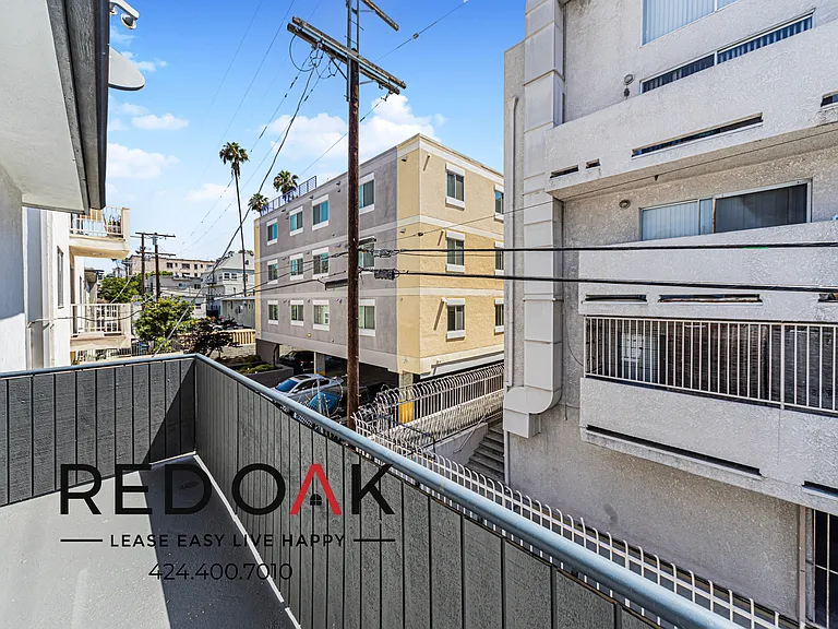 514 S Mariposa Ave #208 — Photo 3