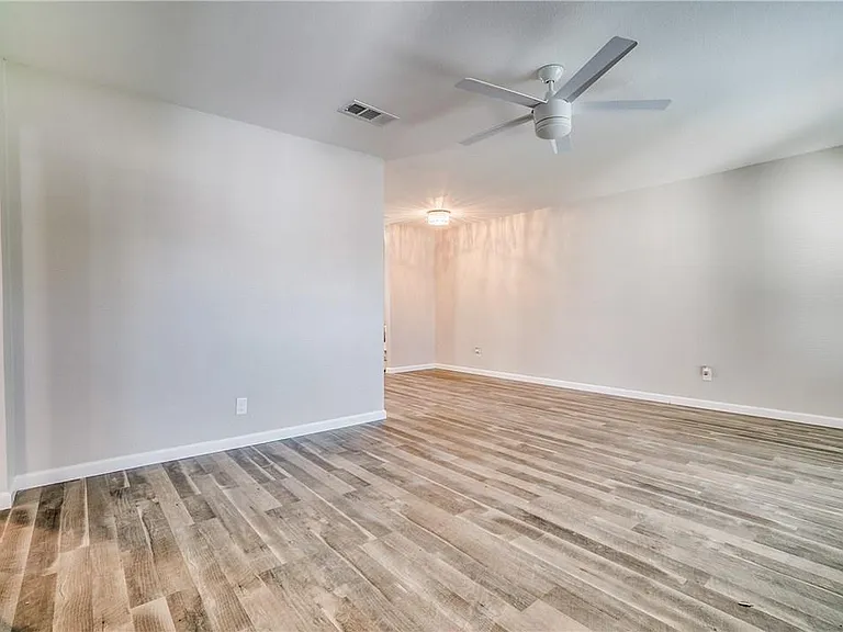3558 Park Ln — Photo 5