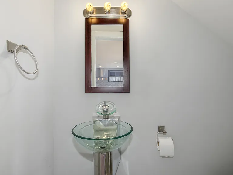 1409 G St NE #23 — Photo 6