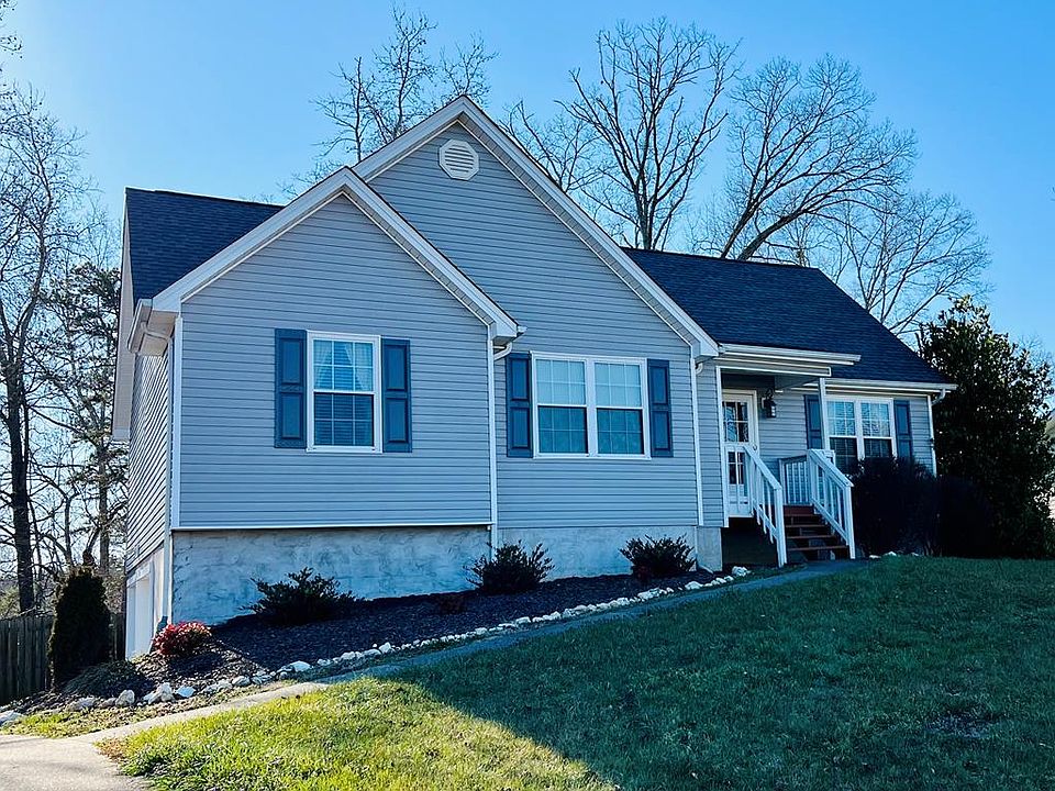 1st image of 142 Woods Lake Way SE