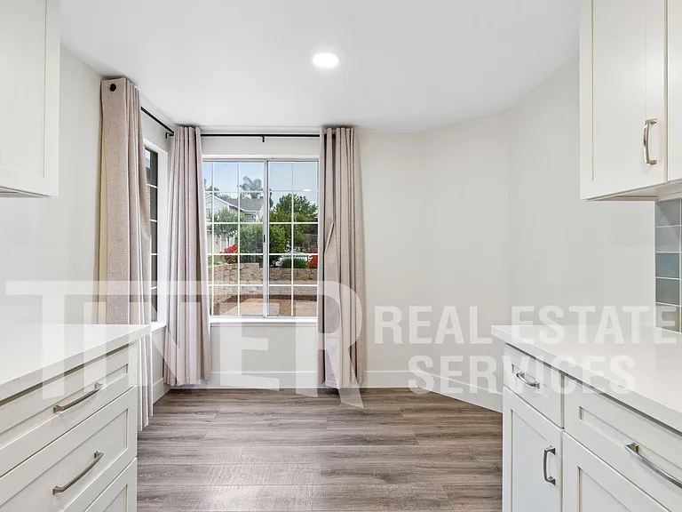 3421 Cobblestone Dr — Photo 8