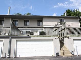 1105 Trailwood N, Hopkins, MN 55343