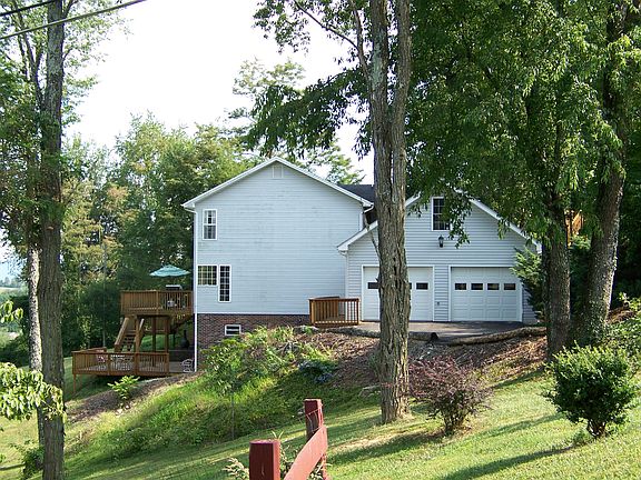 5th image of 276 Sunset Dr