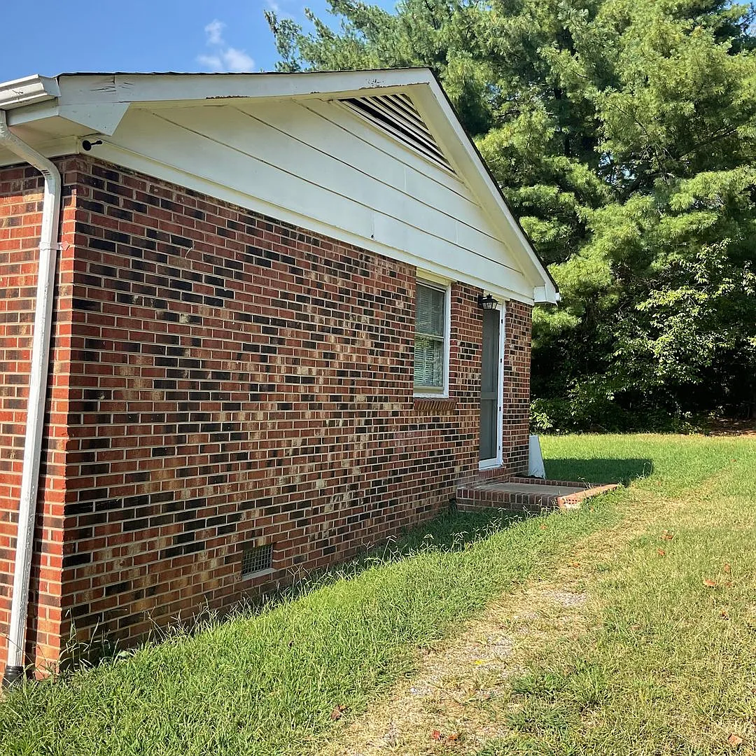 Brick Duplex Apartment For Rent in Lincolnton NC — Photo 3