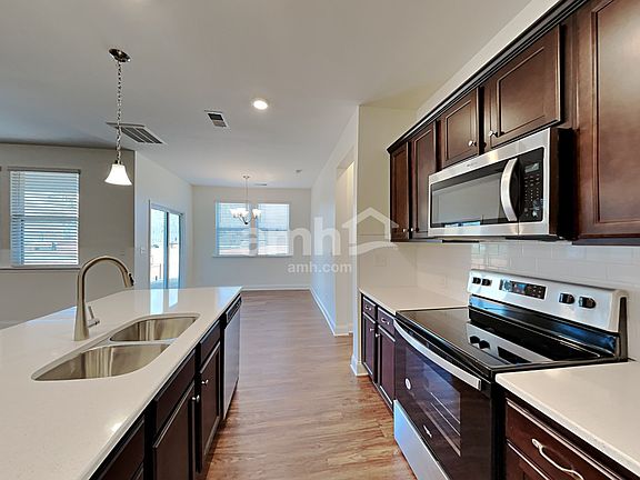 3rd image of 110 Keyser Dr