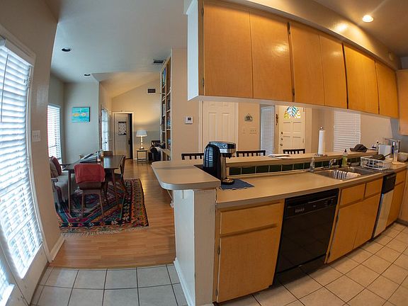 4th image of 905 W 22nd 1/2 St APT 201