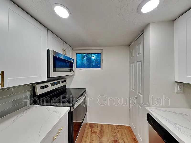 2 bed, 1.0 bath, 724 sqft, $1,492 — Photo 4