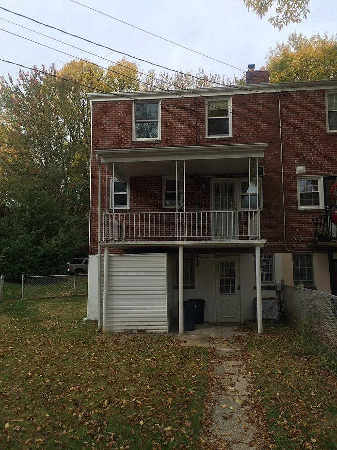 3 bed, 1280 sqft, $2,300 — Photo 3