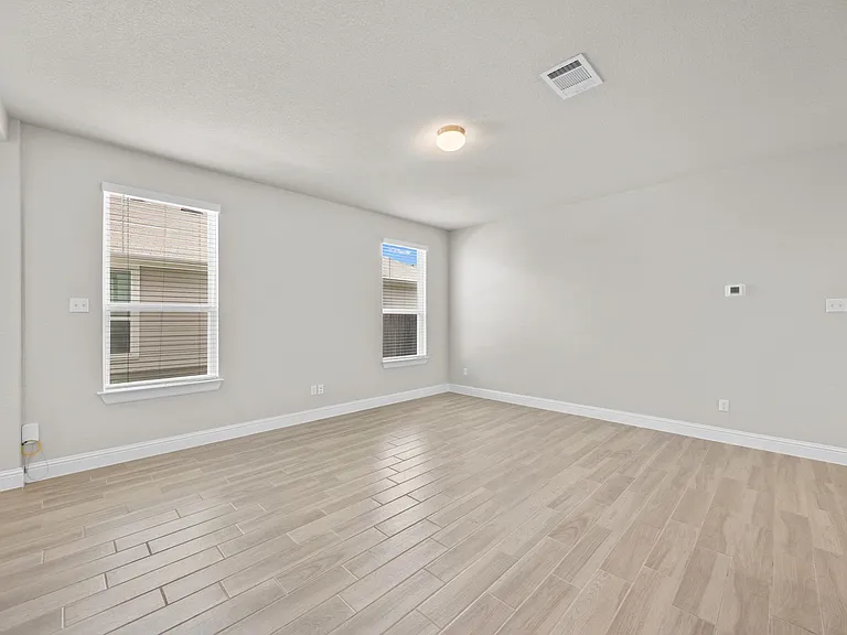 213 Graver St — Photo 6