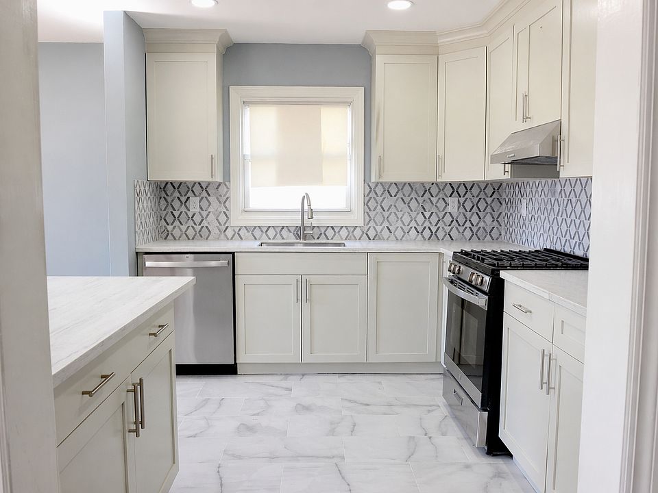 1st image of 1262 E 12th Ave Floor 1