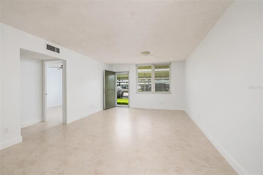 2 bed, 2.0 bath, 1035 sqft, $1,800 — Photo 4