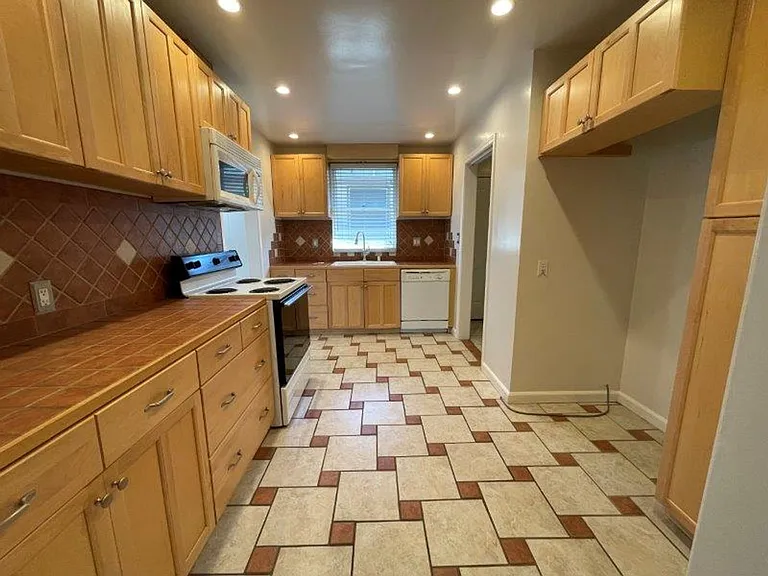 3922 Arden Way — Photo 3