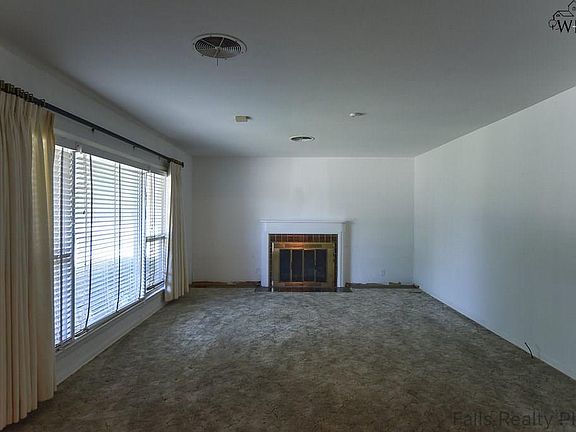 2nd image of 4704 Alamo Dr