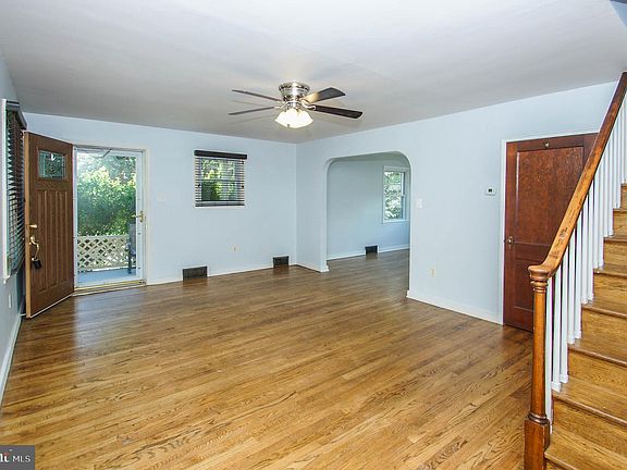 3rd image of 201 Sycamore Rd