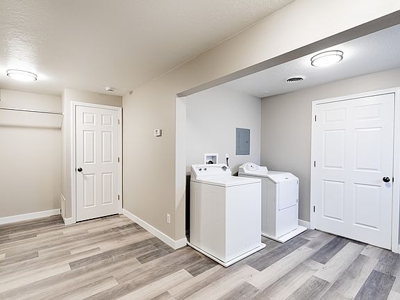 4th image of 1011 W Willow Ave