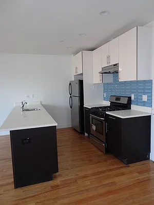 Rented by Bahar Management | media 28