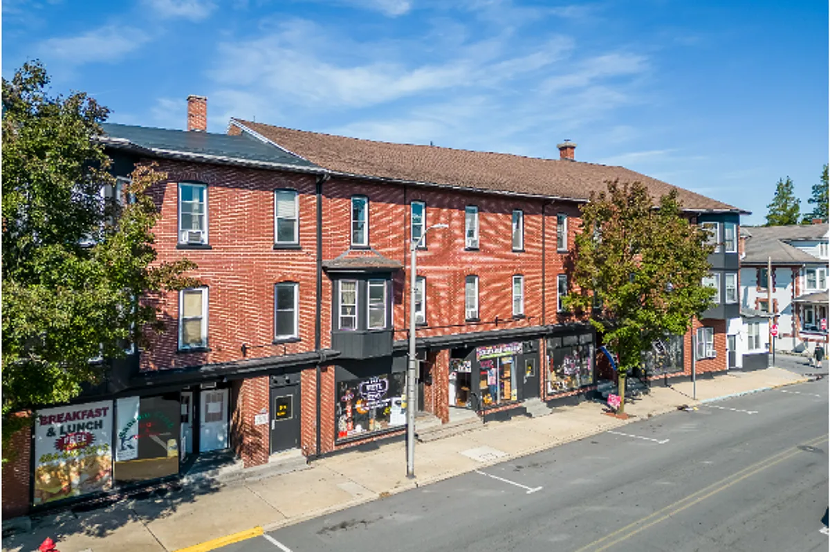 Building Photo - Student Housing 5 bedroom House Available Now & 2026-2027 School Year!