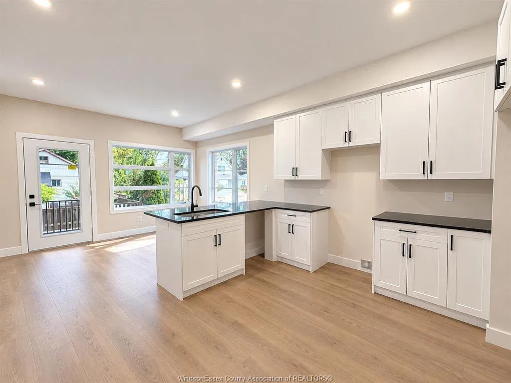 4 bed, 2.5 bath, $3,300 — Photo 3