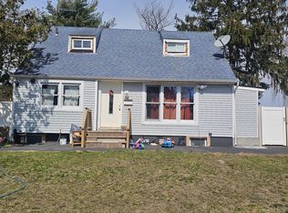 29 Hickory Street, Central Islip, NY 11722