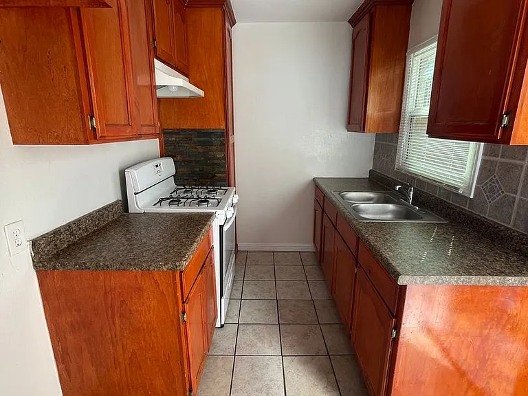 1444 Chestnut Ave — Photo 5