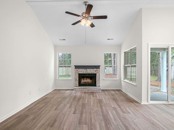 4th image of 102 Saint Benets Pl