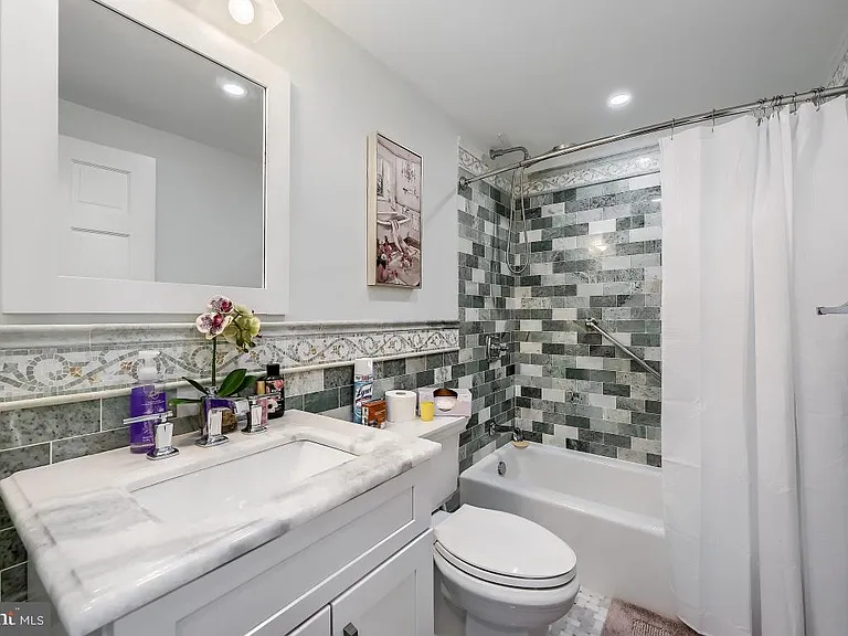 250 President St #211 — Photo 18
