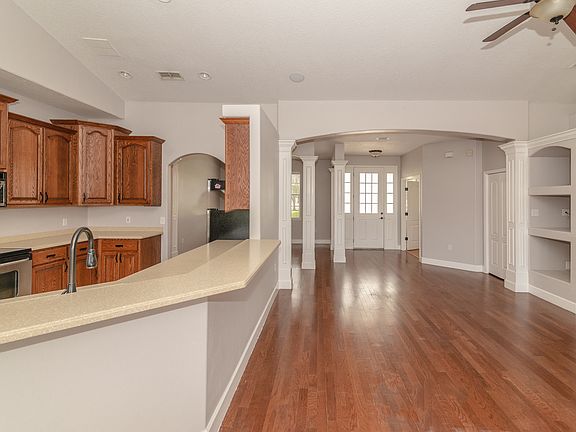 5th image of 3030 Lakeshore Blvd