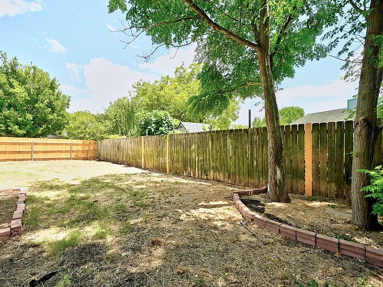 9601 Holly Springs Dr — Photo 25