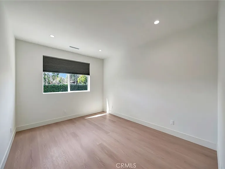 19145 Keswick St — Photo 33