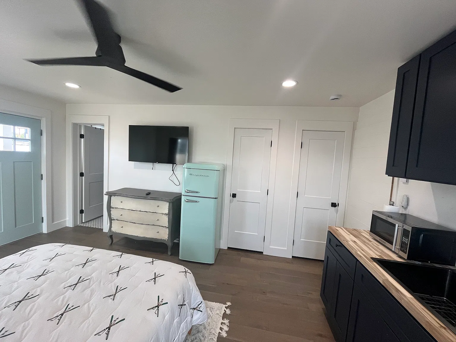 Studio, 450 sqft, $2,000 — Photo 3