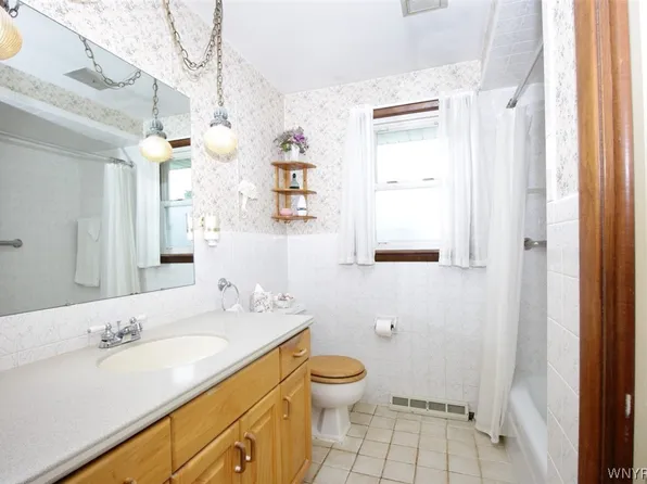 7980 Old Jennings Rd, Eden, NY 14057