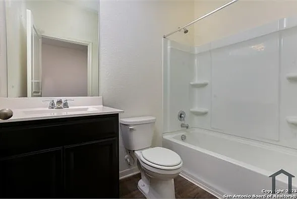 12530 Larissa — Photo 16