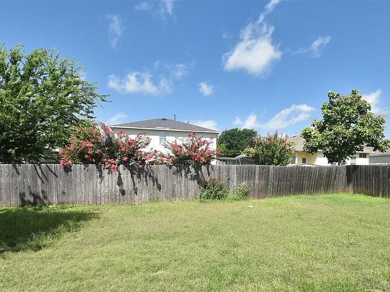 807 Estancia Way — Photo 17