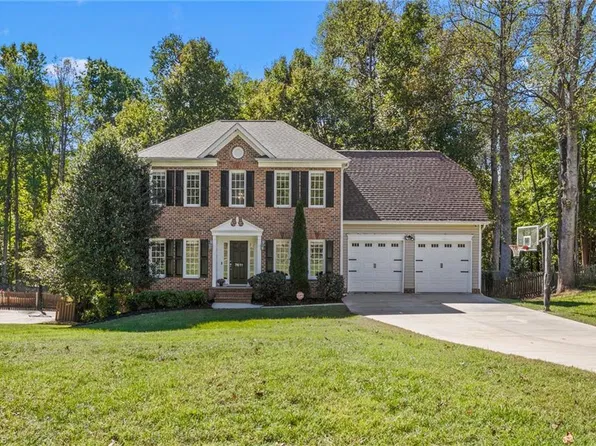 7611 Kristen Dr, Oak Ridge, NC 27310