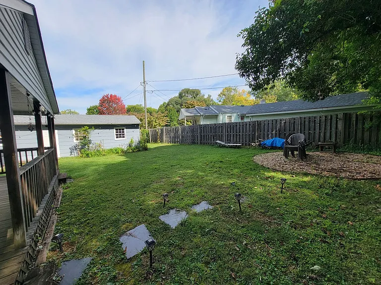 1304 Gracewood Dr — Photo 5