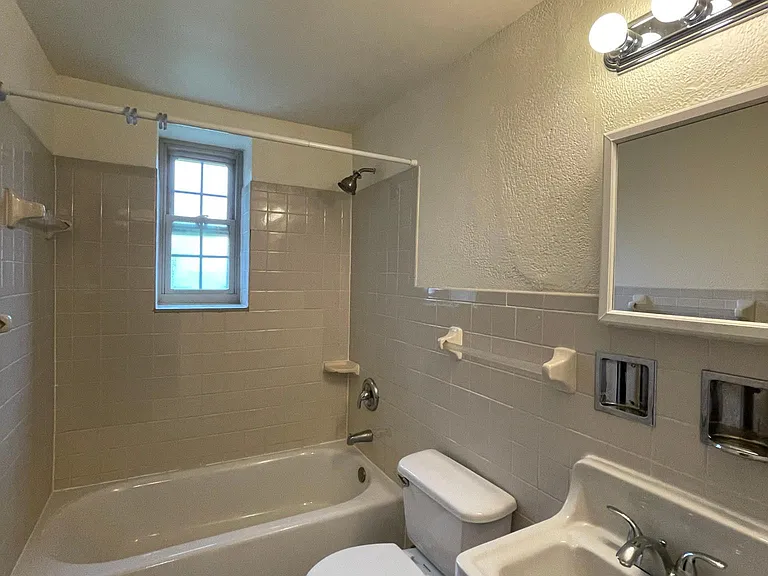 451 Bernhardt Dr — Photo 16