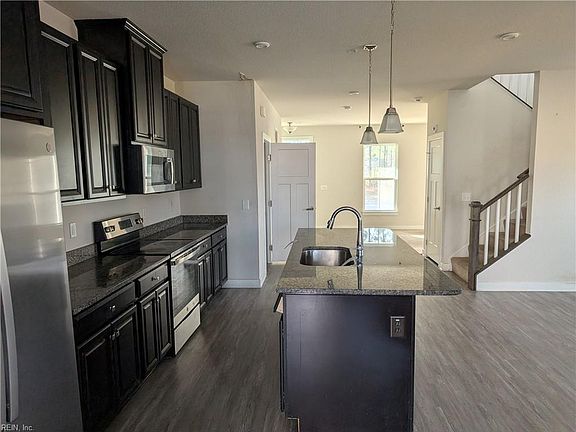 4th image of 2770 Greenwood Dr