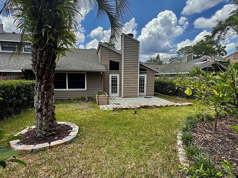 241 Hummingbird Ln — Photo 2