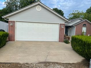 1469 N Sunshine Rd, Fayetteville, AR 72704