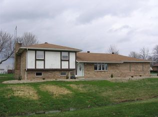 15901 Walnut Dr, Carlyle, IL 62231