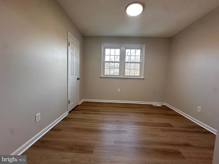 225 Velde Ave — Photo 11