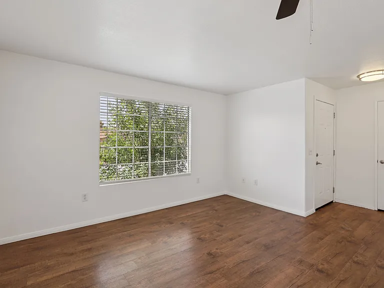 Versailles Senior Apartments — Photo 27