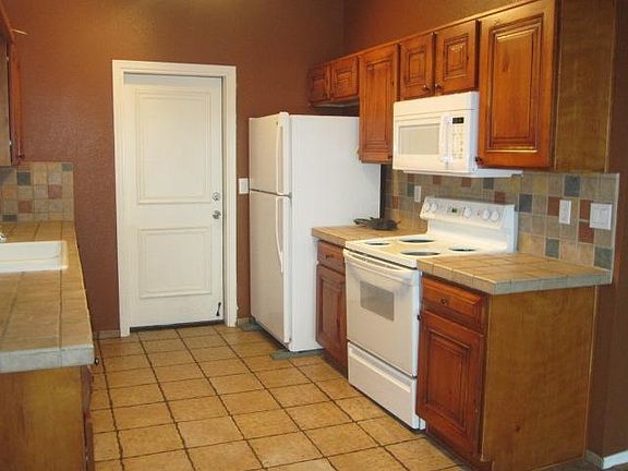 5th image of 3420 E Menadota Dr